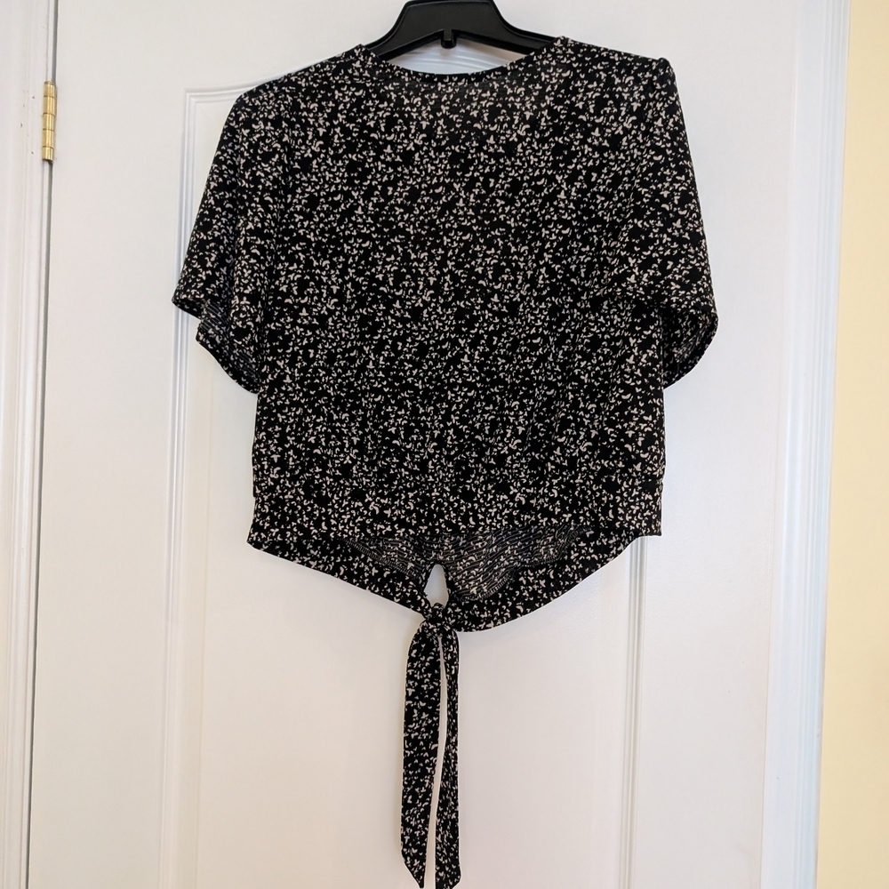 Reitmans Size Large Black and White Patterned Blouse